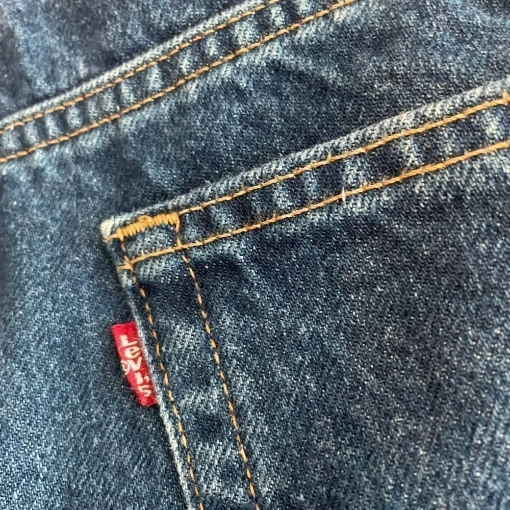 Levi's Vintage 90s Y2K Relaxed Straight Leg Jeans Dark Blue Medium Wash 40x32